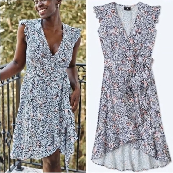summersalt Dresses & Skirts - NWT Summersalt Beach Cover-Up to Brunch Wrap Dress in Lavender Fields print XS